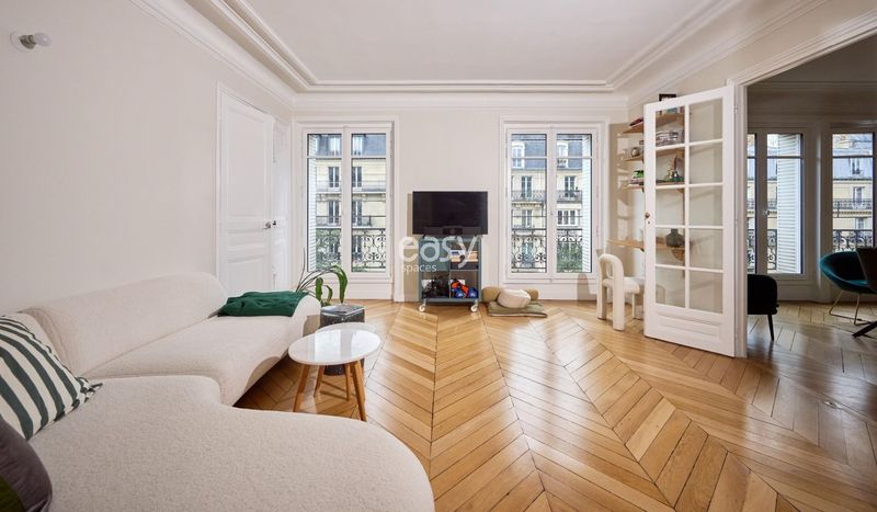 Space Available for Rent Specifically Designed for Professional Photoshoots in Paris 75 FRANCE